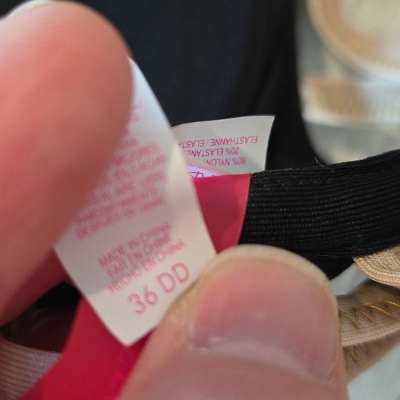 Victoria's Secret Bathing Suit Top With Detachable Strap - Picture 5 of 5